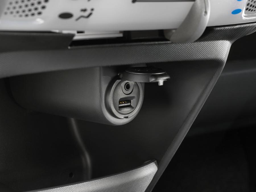  Citroen C1 3-Door 2012 года  (фото 26 из 80)